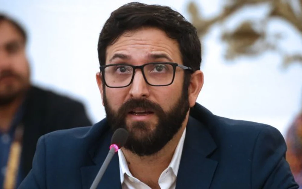 Corte de Apelaciones revoca orden del CPLT y mantiene en reserva los correos de Miguel Crispi