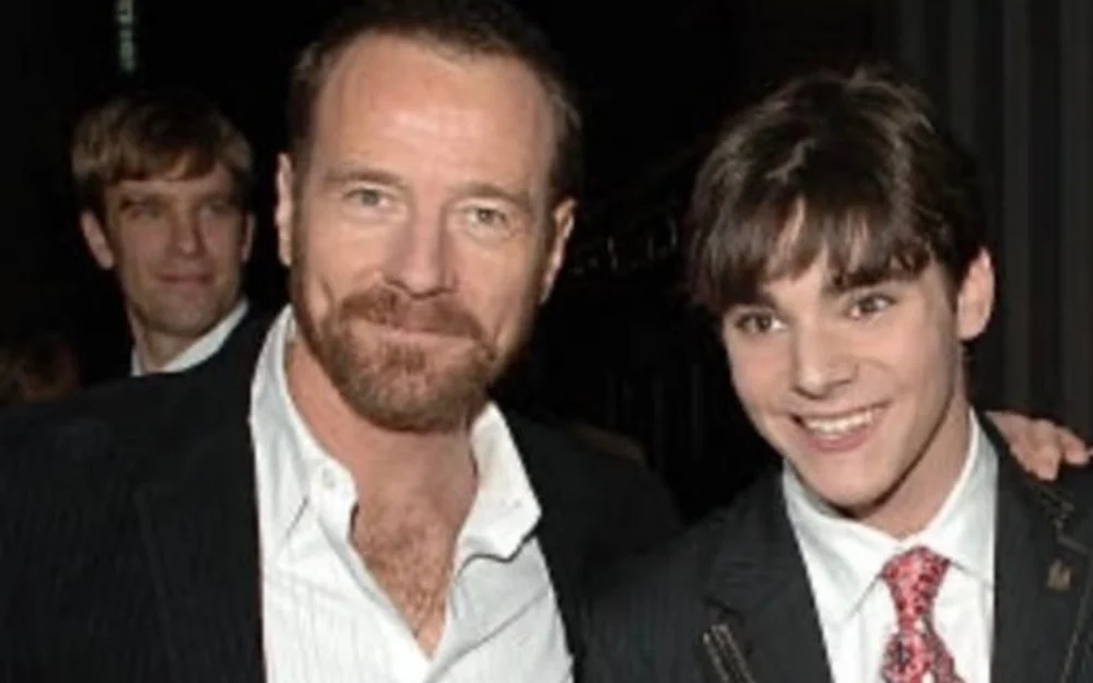 Bryan Cranston despide a RJ Mitte, su hijo en Breaking Bad: «Es especialmente devastador»