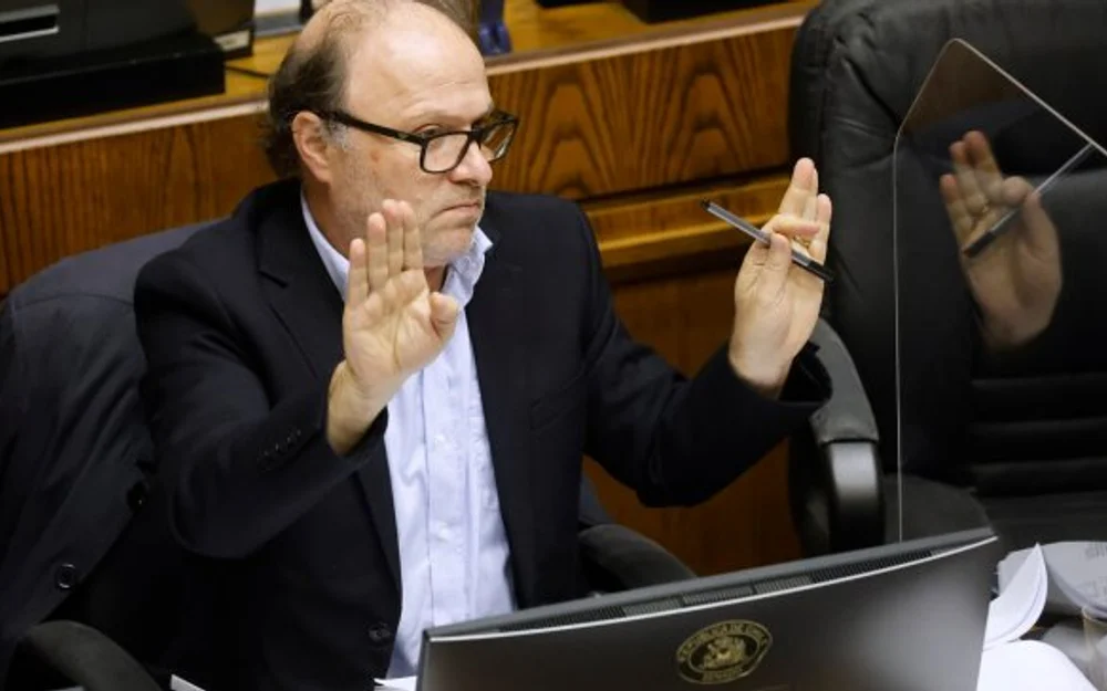 De Urresti cuestiona la reforma de seguridad firmada por Longton, Squella y Araya: «Han pasado un límite»