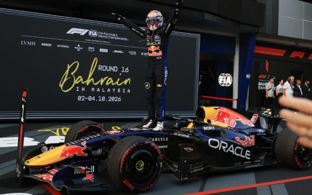 Verstappen gana el caótico GP de Baréin en Sepang y Antonelli mantiene el liderato del Mundial