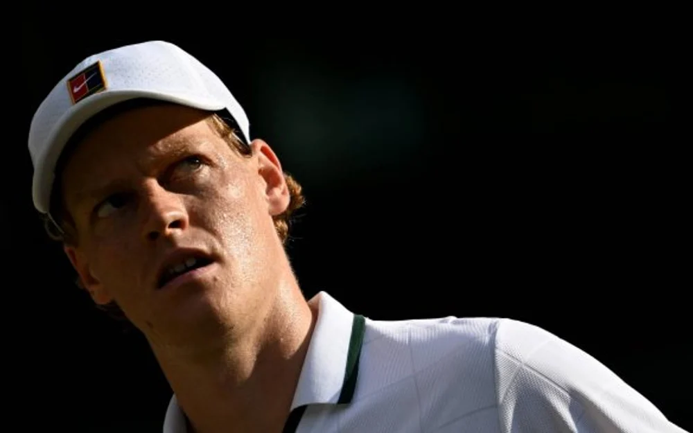 Sinner dice adiós a la temporada 2026 por su rodilla y Zverev hereda el número uno