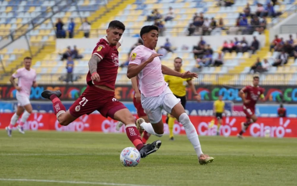 Everton remonta con dos penales y vence 3-2 a Deportes La Serena en Sausalito
