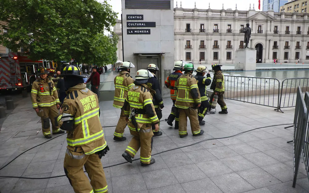 Incendio en restaurante del Centro Cultural La Moneda deja dos trabajadores lesionados