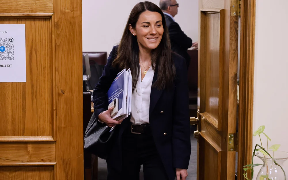 Presupuesto 2027 de Educación recorta Liceos Bicentenario y elimina programa de computadores de Junaeb