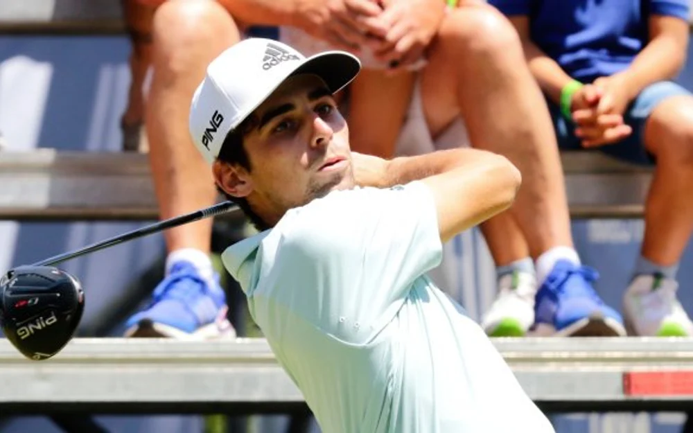 Joaquín Niemann escala al puesto T12 en el BMW PGA Championship