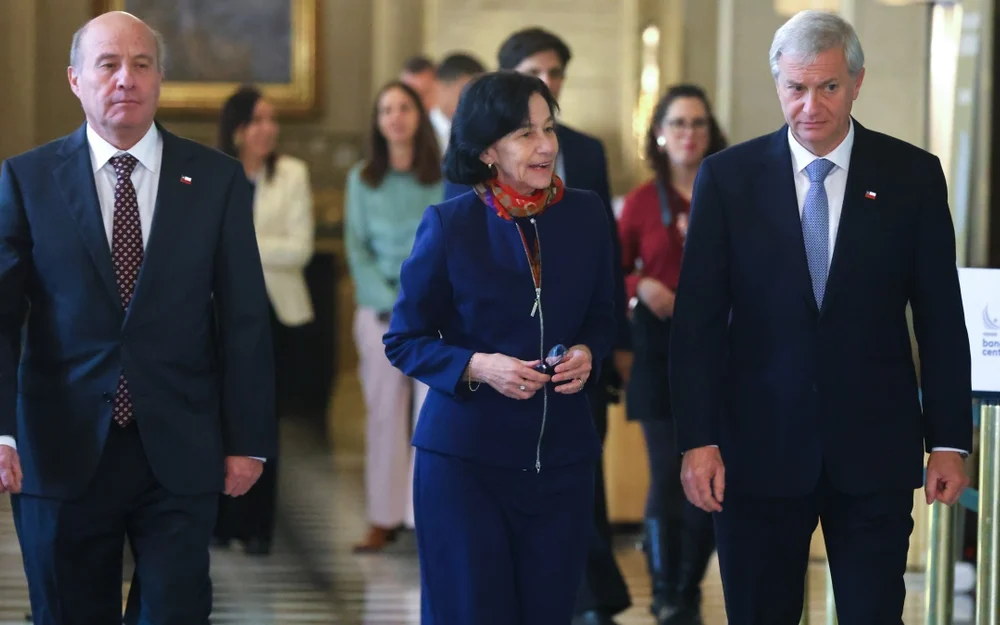 Kast visita el Banco Central tras polémica por dichos de Quiroz