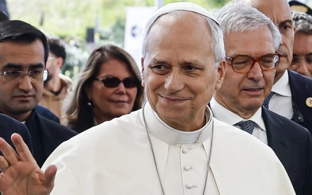 Papa León XIV pasa noche tranquila en el Gemelli tras cirugía por cáncer pulmonar