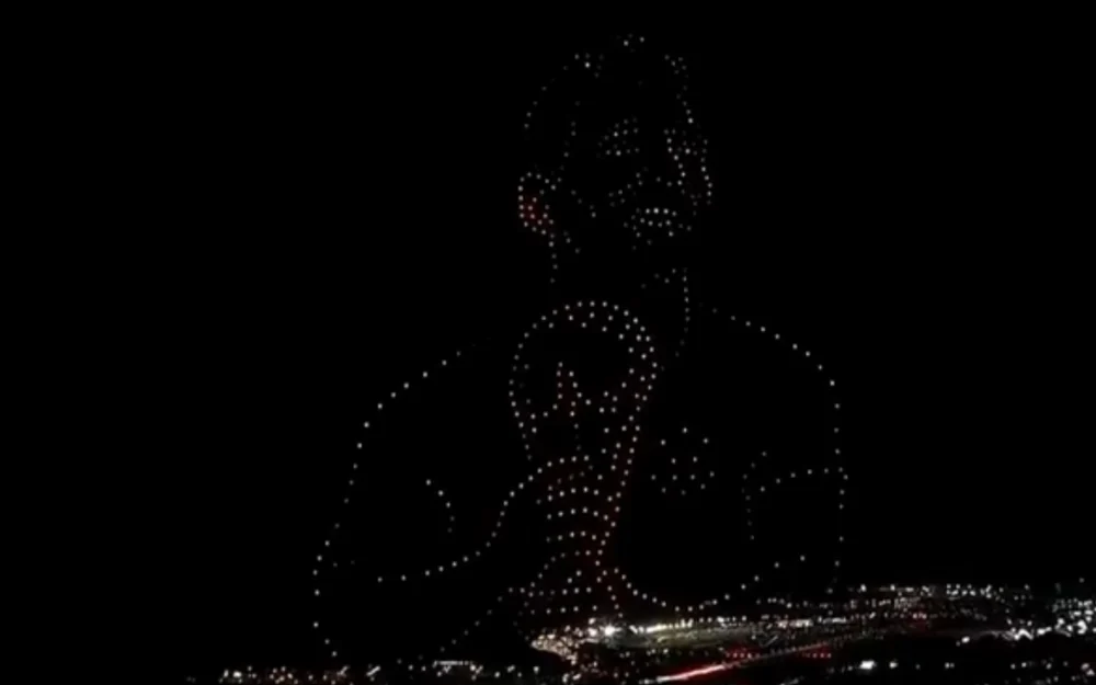 Drones dibujan a Messi con la Copa del Mundo en su despedida de la Albiceleste