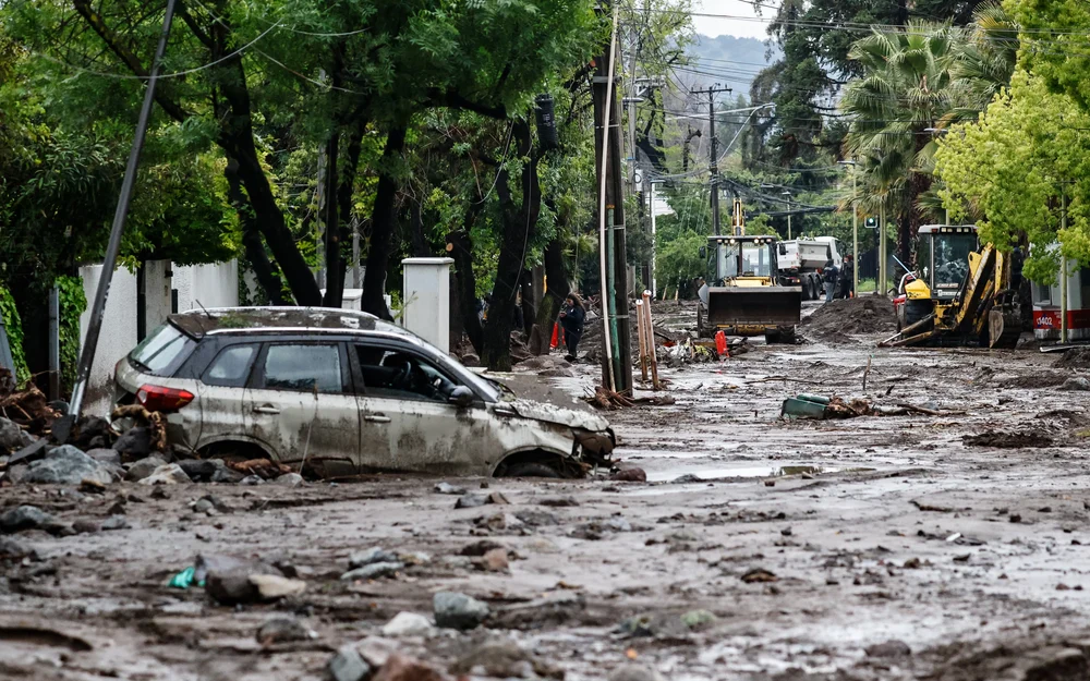 Aluvión en Las Condes: Senapred estima 384 damnificados y confirma 1.200 rescates