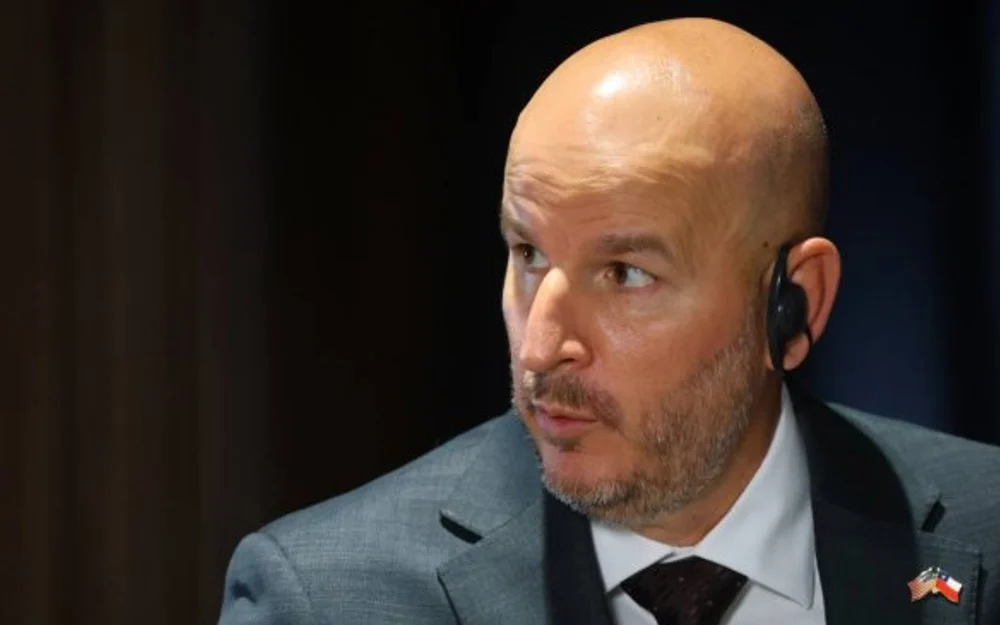 Embajador de EE.UU. condiciona respaldo a Chile y desata rechazo por el Estrecho de Magallanes