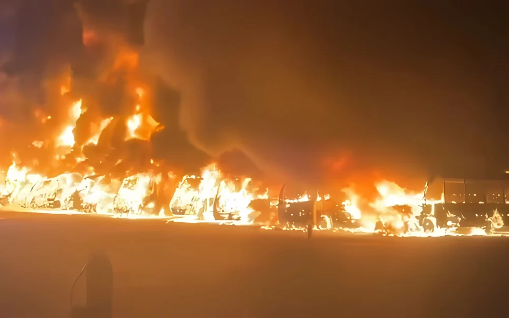Incendio en garita de microbuses de Villa Alemana destruye 13 vehículos