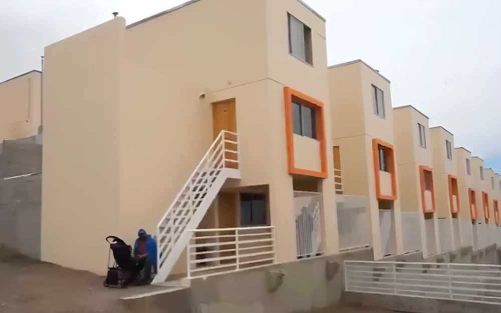 Desalojan 126 viviendas tomadas en Antofagasta y anuncian demolición de la Villa El Salar
