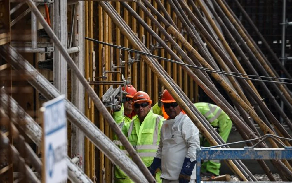 Sueldos suben 7,6% en doce meses y ganan 3,4% real pese a la inflación