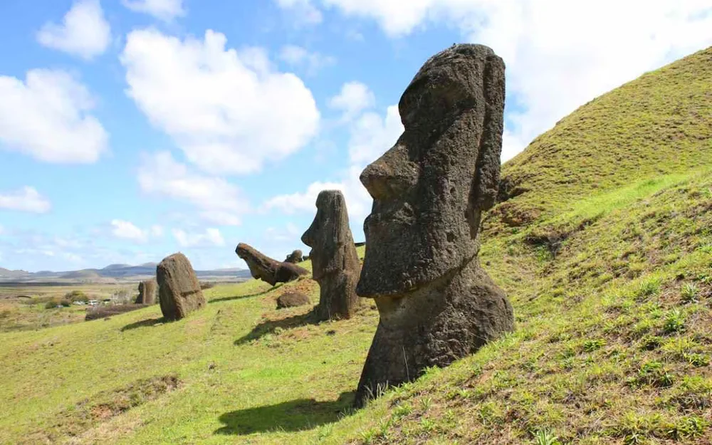 Cuatro marinos imputados por presunta violación grupal en Rapa Nui desatan protestas y quiebre con la Armada