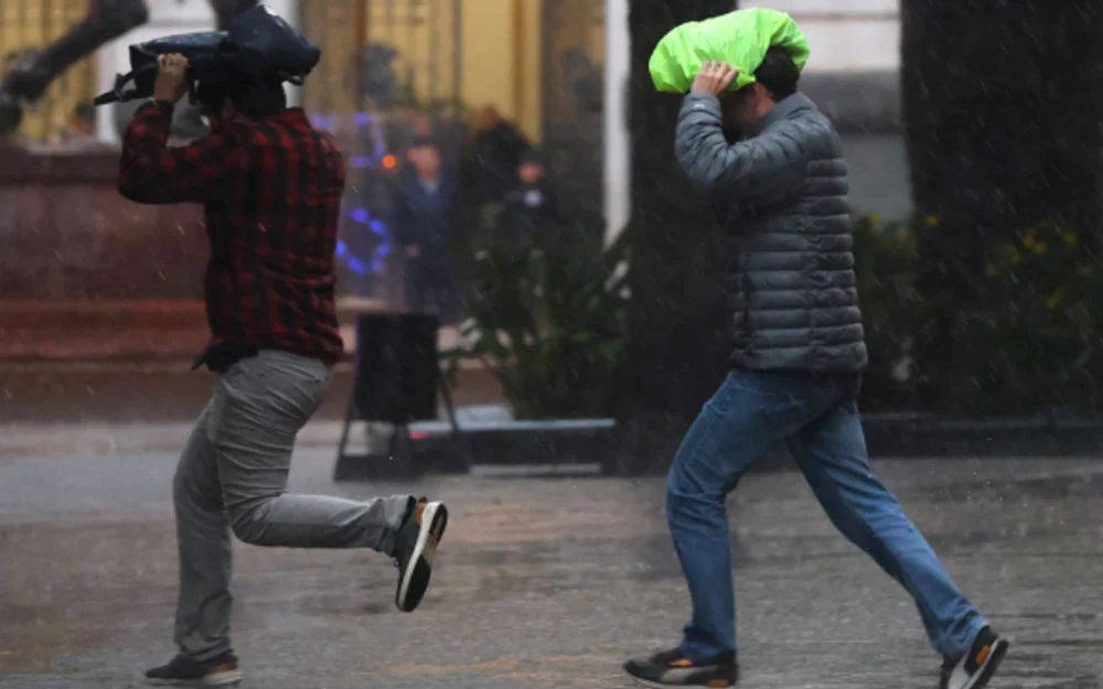 Senapred advierte un posible nuevo pulso del temporal en la Región Metropolitana