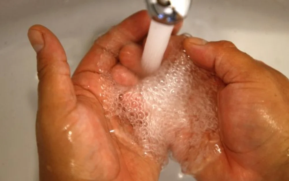 Gobierno descarta corte de agua en Santiago pese a turbiedad del Mapocho