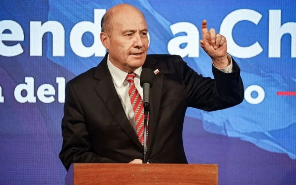 Quiroz promete medidas de reactivación este mes y defiende reforma al mercado de capitales