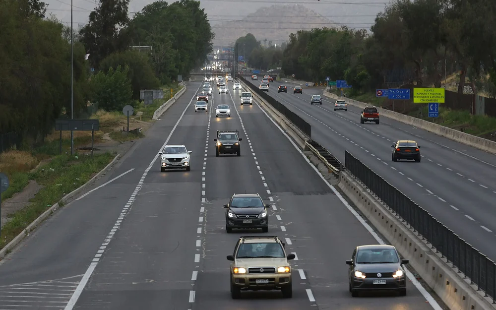 MOP proyecta la salida de 442 mil vehículos de la Región Metropolitana por el fin de semana largo