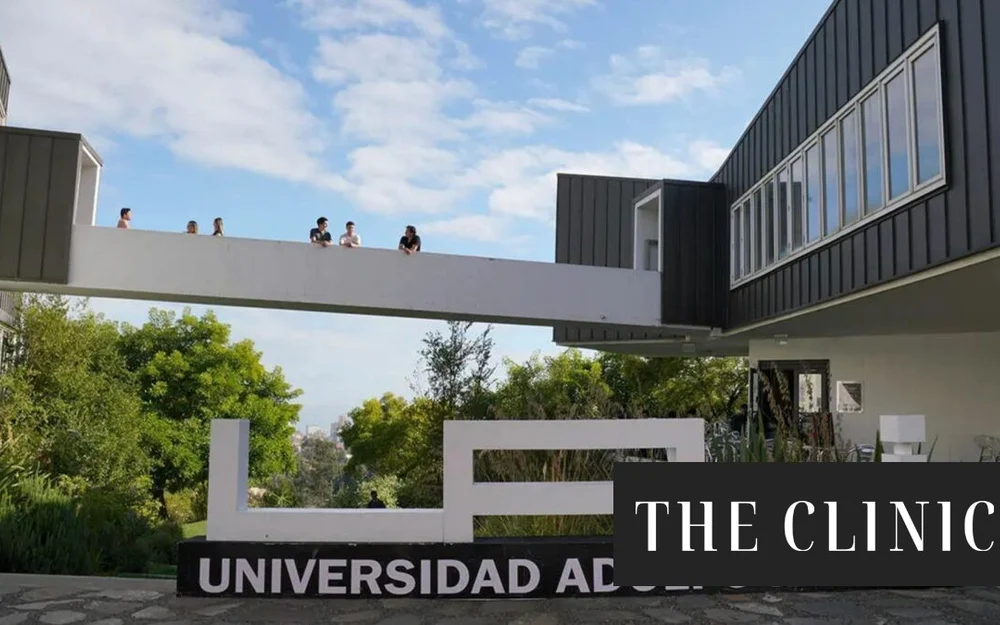 Universidad Adolfo Ibáñez recibe edición original de 1776 de "La riqueza de las naciones"