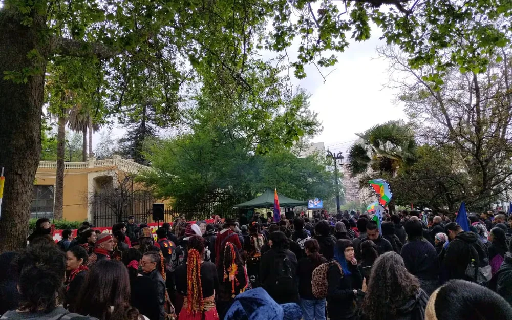 Pueblos originarios marchan en Santiago contra el estado de excepción y el extractivismo