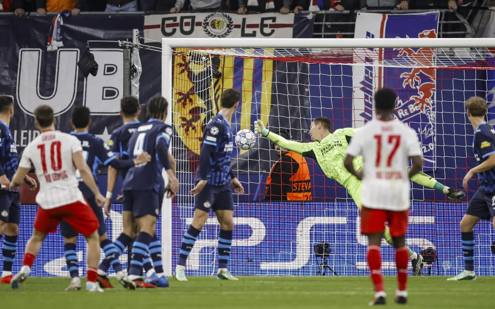 RB Leipzig supera al PSV con un golazo y estrena su casillero en la Champions League