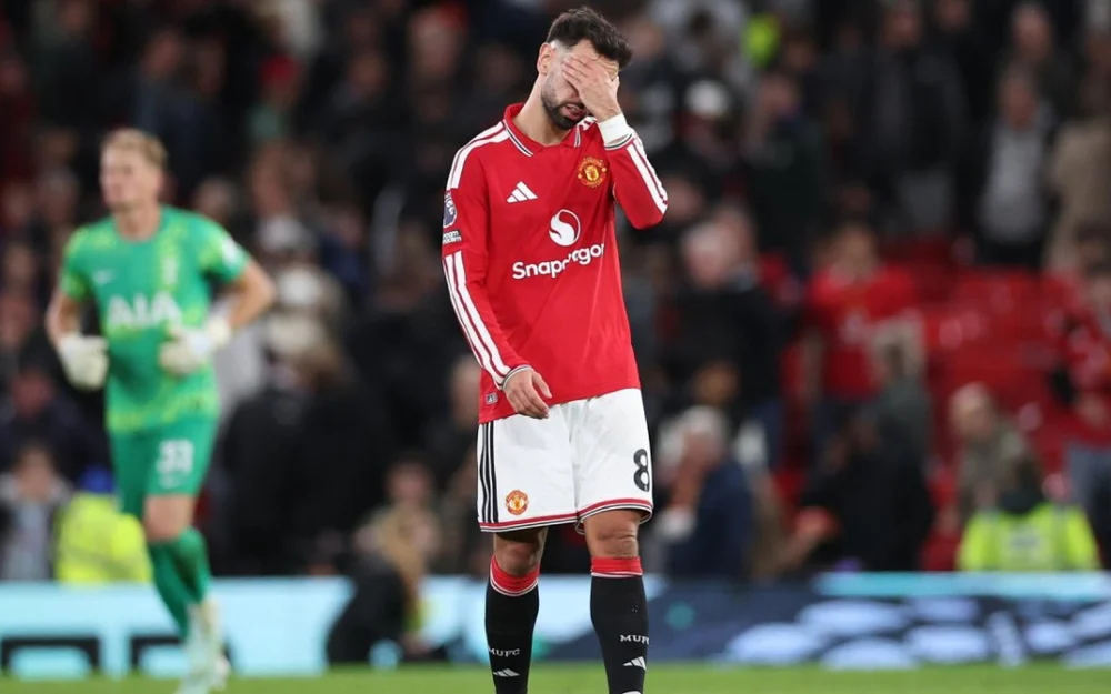 Manchester United igualó con Tottenham en el último minuto en Old Trafford