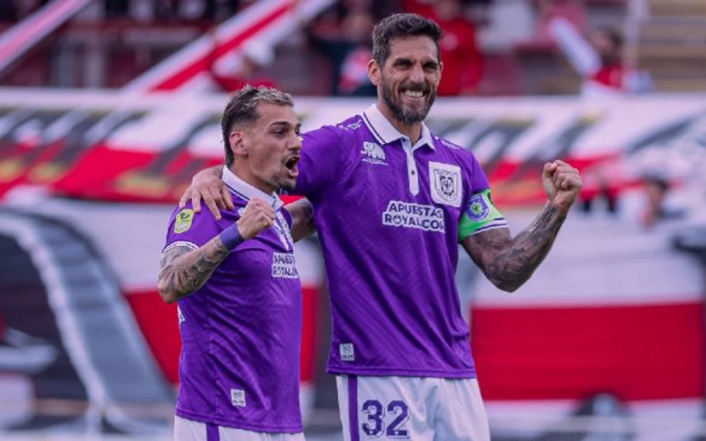 Deportes Concepción golea 4-0 a Curicó Unido y queda a un paso de los cuartos de final de la Copa Chile