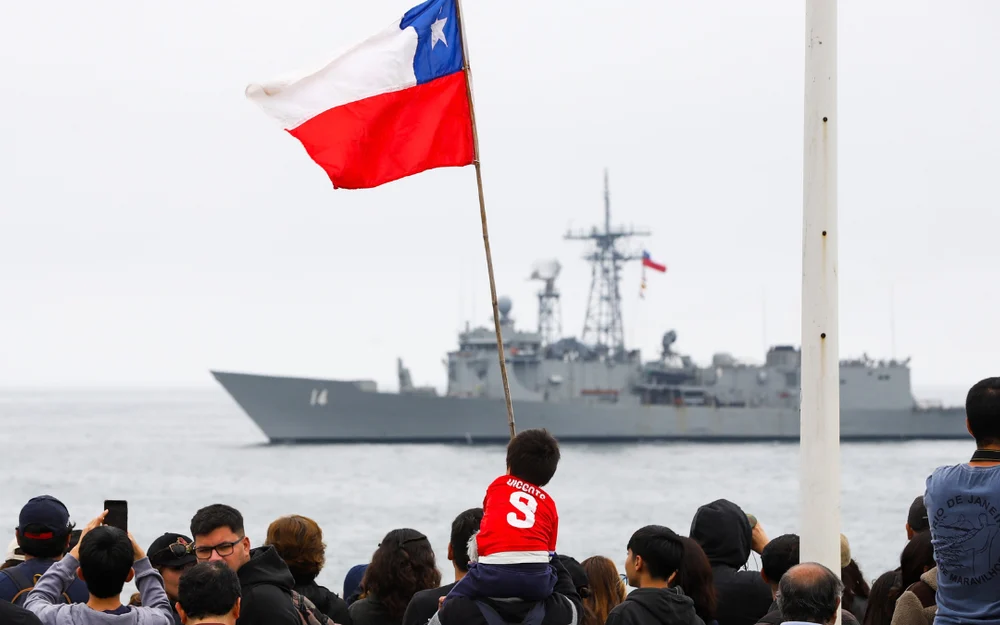 Escuadra Nacional despliega sus capacidades en desfile naval