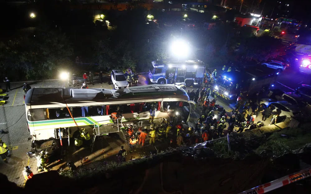 Hospital Van Buren mantiene a tres pacientes internados tras accidente de bus de orquesta en Valparaíso