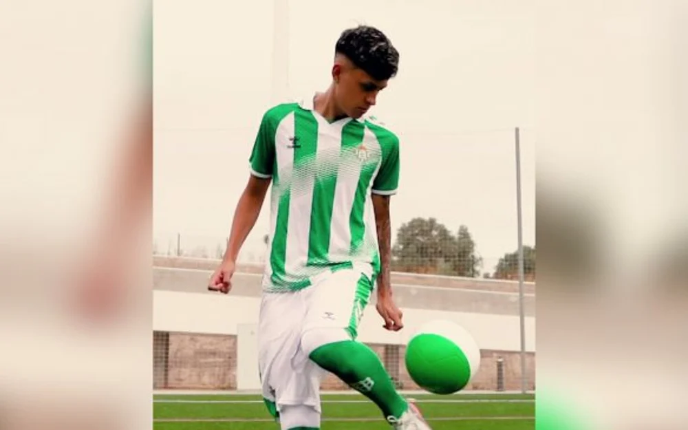 José Domingo Bossé, delantero chileno de 19 años, firma en la academia del Real Betis