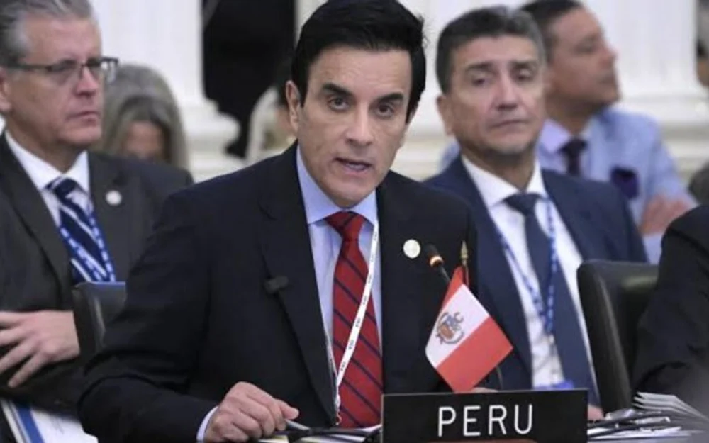 Canciller de Perú llama al sector privado a liderar la integración económica con Chile