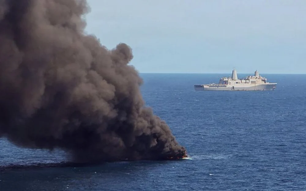 Jueza ecuatoriana absuelve a 32 pescadores de barcos bombardeados por Estados Unidos