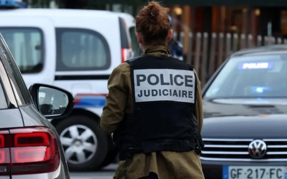 Detienen a adolescente de 14 años tras disparar contra director y profesora en un instituto de Aubagne