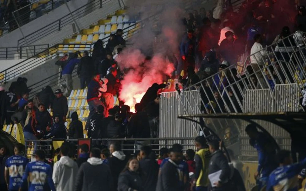 Everton anuncia querella y pide a la Federación cerrar la llave ante la U por incidentes en Sausalito
