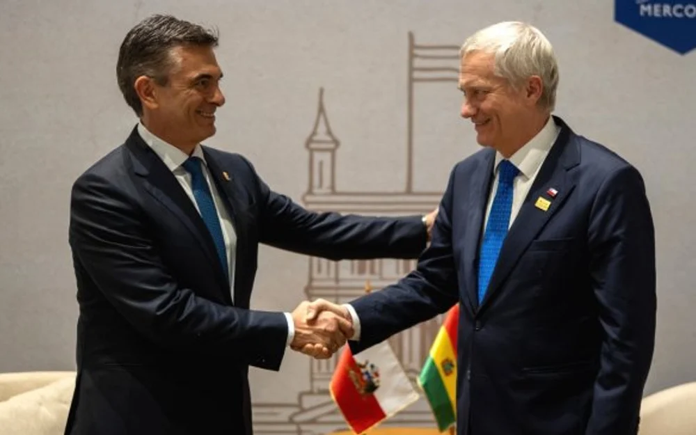 Kast viaja a Bolivia en la primera visita oficial de un presidente chileno en 71 años