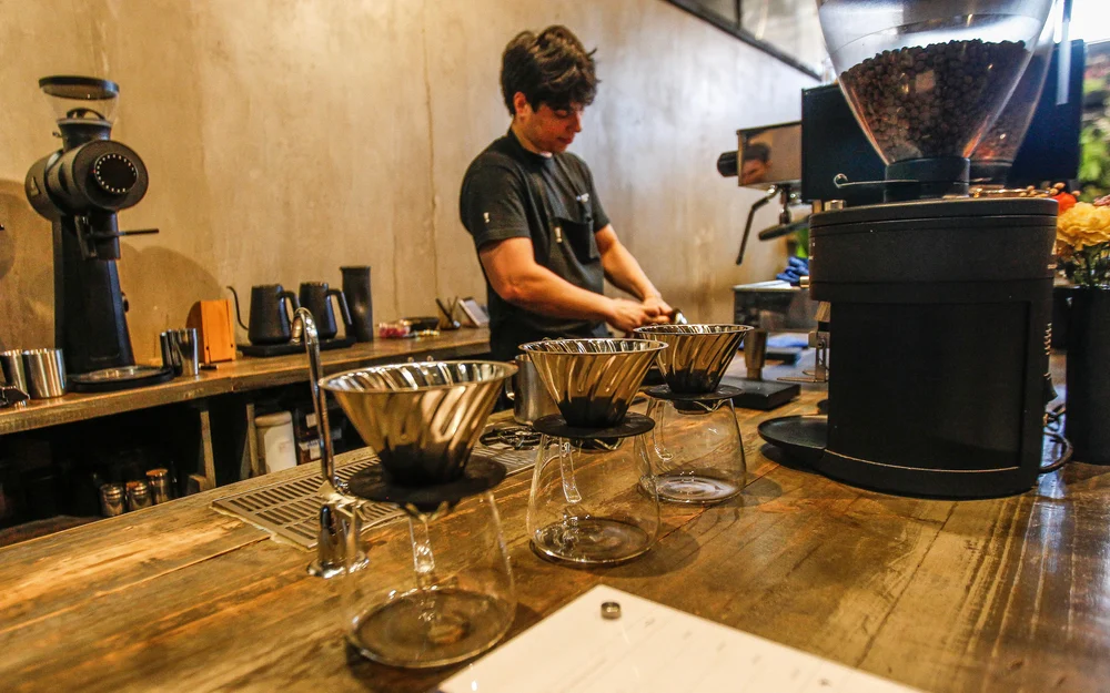 El barista que cambió el pasaje a Canadá por una máquina de espresso y fundó una cafetería de especialidad