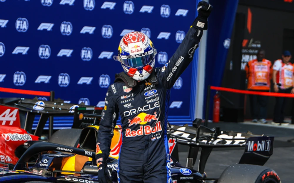 Verstappen firma su primera pole del año en el GP de Baréin que se corre en Malasia