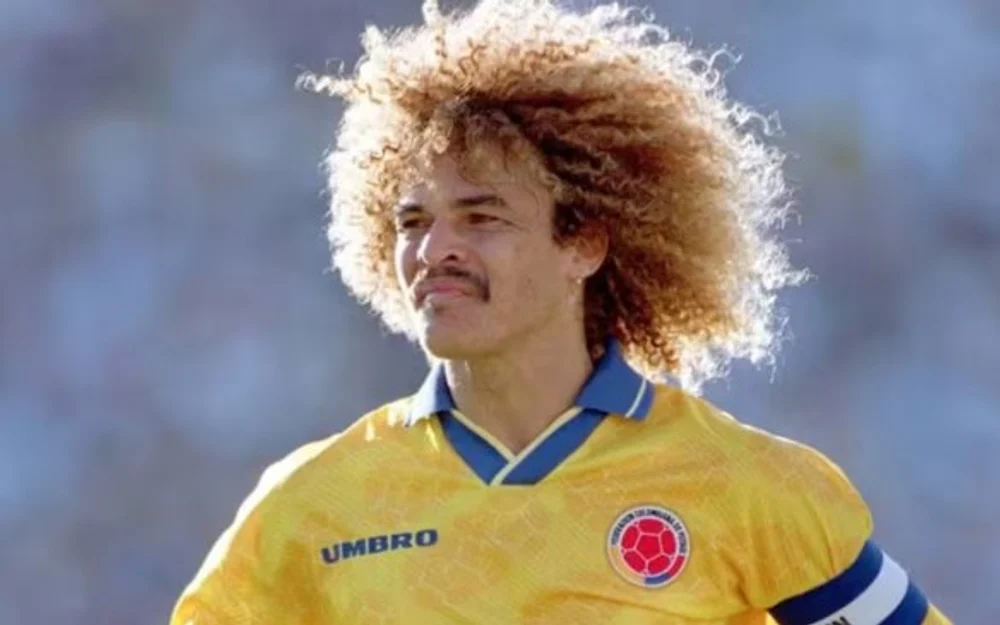 Carlos "Pibe" Valderrama se rapa y pone fin a su icónica melena rubia