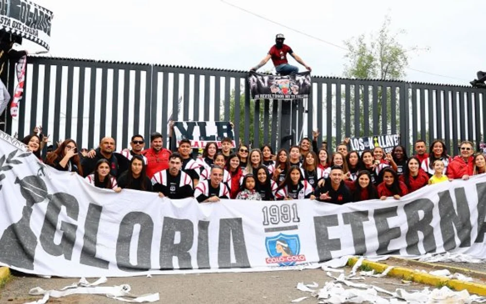 Colo Colo femenino recibe arengazo en el Monumental antes de viajar a la Libertadores