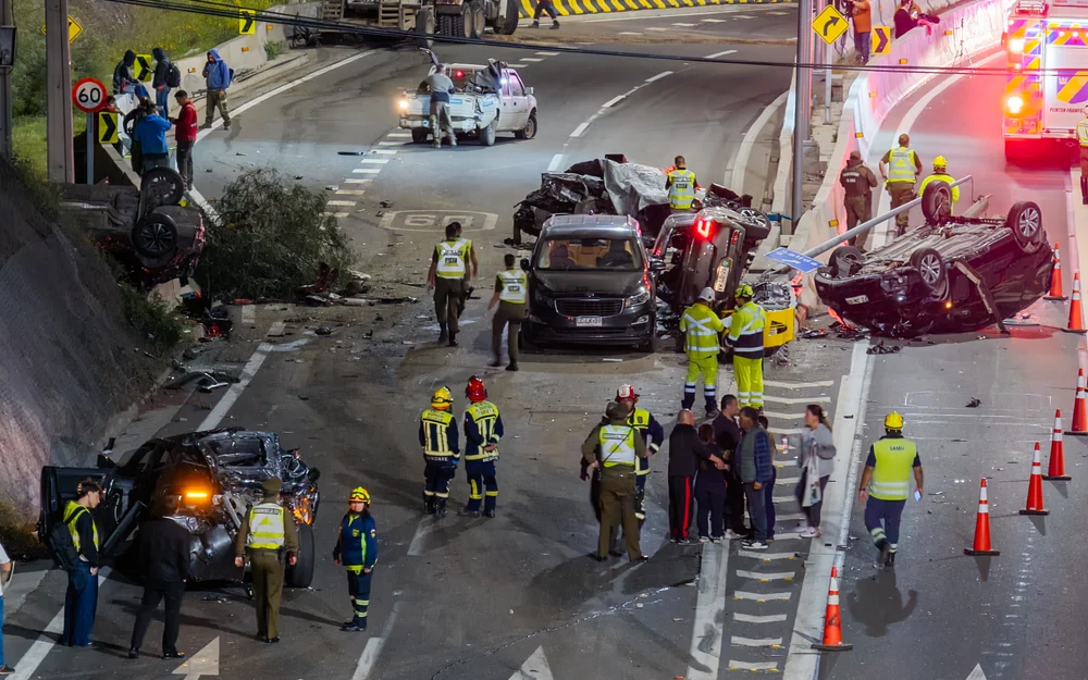 Camión con falla mecánica provoca choque múltiple en Huechuraba: un fallecido y seis heridos