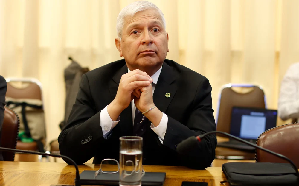 Yáñez afirma que Carabineros no tiene pistolas para todos y critica falta de equipamiento
