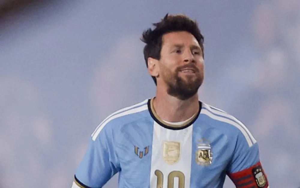 Messi se despide de la Albiceleste: el amistoso con Benín se detuvo en el minuto 10 para ovacionarlo