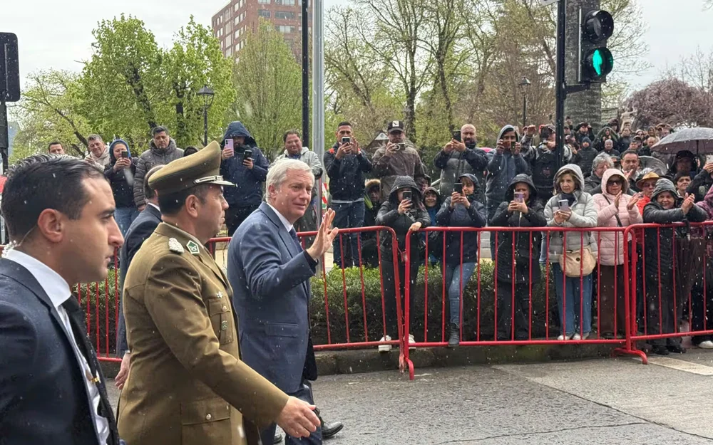Presidente Kast asiste al funeral del sargento Jaime Urrea en Los Ángeles