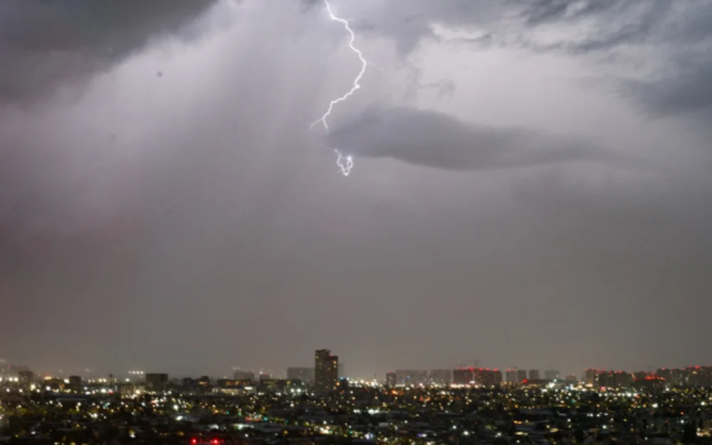 Meteorología avisa tormentas eléctricas en ocho regiones entre el domingo 11 y el martes 13 de octubre