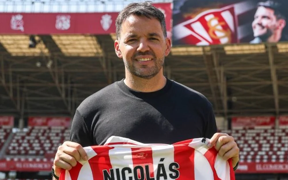Larcamón descarta la Roja y reafirma su compromiso con Sporting de Gijón