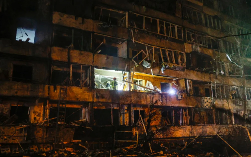 Ataque ruso con misiles deja dos muertos en Kiev y golpea una central eléctrica