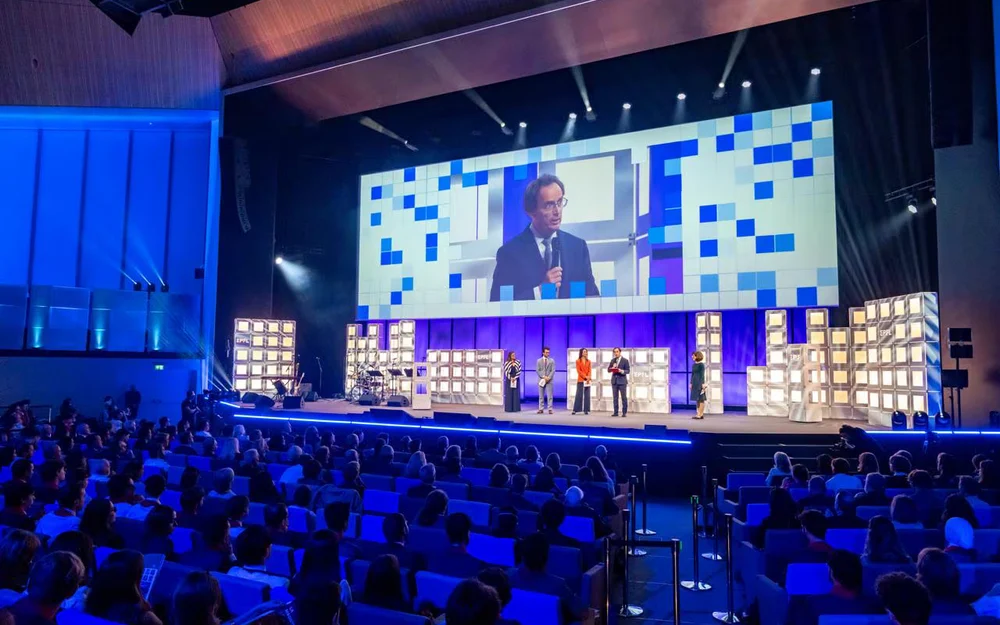 Juan Carlos de la Llera recibe Doctor Honoris Causa de la EPFL por su aporte a la ingeniería sísmica