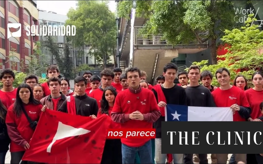 Solidaridad UC denuncia agresión con bencina y palos en el frontis de la Universidad Católica