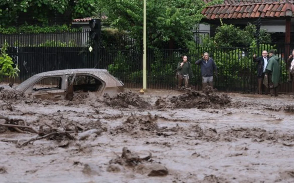Octubre arranca con récords de lluvia en Santiago y Valparaíso, según la DMC