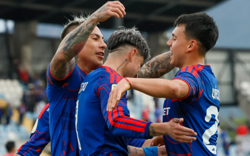 Universidad de Chile golea 6-0 a Ñublense y queda como único escolta del líder
